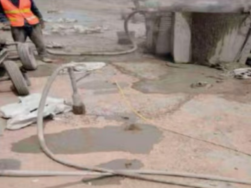 贵阳水泥混凝土路面板底注浆技术 路面脱空注浆整治方案